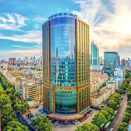 Days Hotel & Suites China Town---Five Minutes To Reach Changsha Station, The Metro Line 2 & Line 6 Are Nearby,Free Gym & Laundromat,Chinese And Western Buffet Breakfast Is Offered On The 31St Floor Zewnętrze zdjęcie