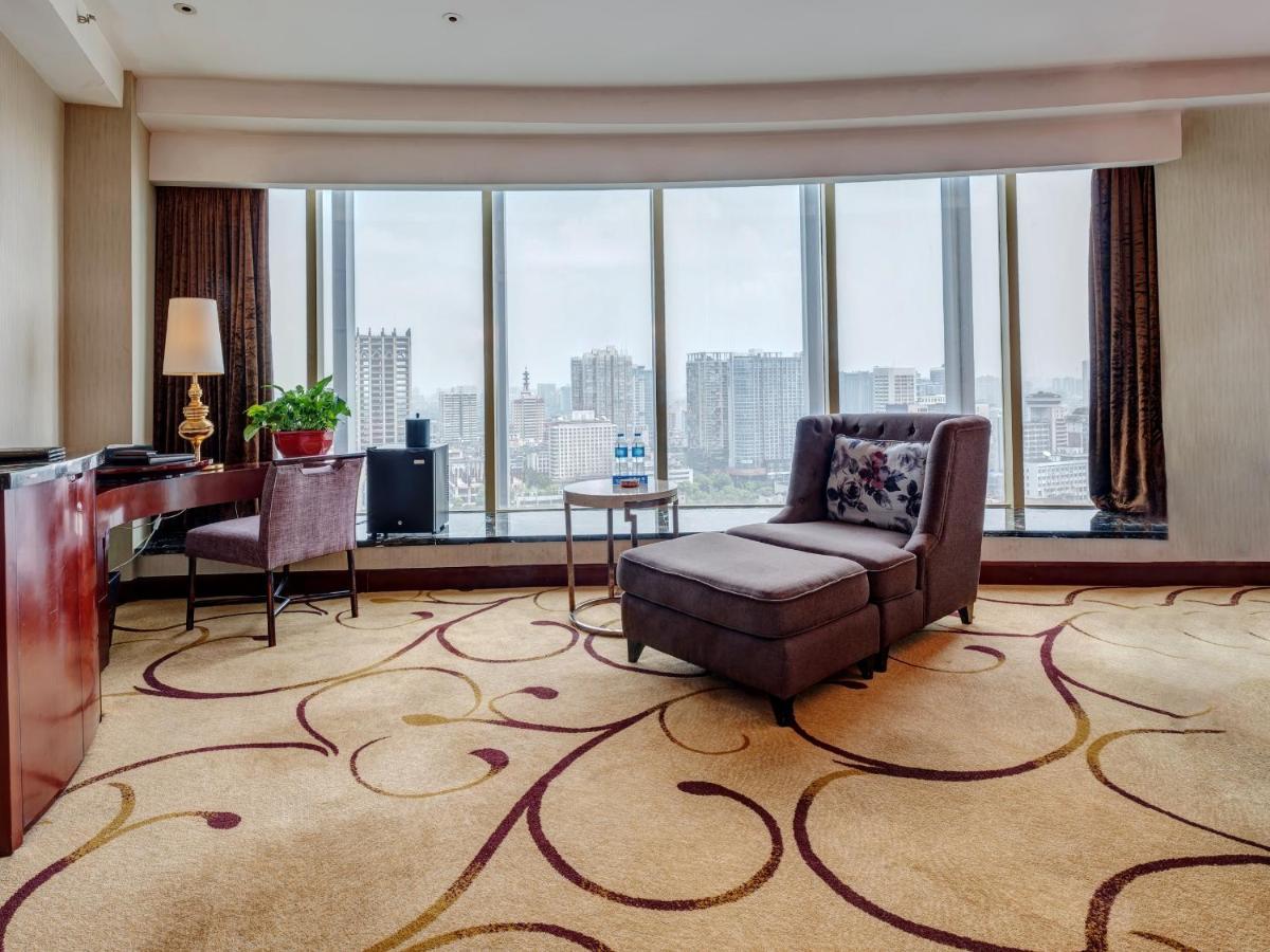Days Hotel & Suites China Town---Five Minutes To Reach Changsha Station, The Metro Line 2 & Line 6 Are Nearby,Free Gym & Laundromat,Chinese And Western Buffet Breakfast Is Offered On The 31St Floor Zewnętrze zdjęcie